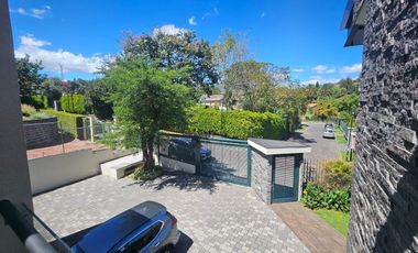 CASA DE LUJO 3 DORMITORIOS CON SUITE INDEPENDIENTE, Santa Inés Cumbayá