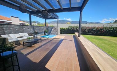 CASA DE LUJO 3 DORMITORIOS CON SUITE INDEPENDIENTE, Santa Inés Cumbayá