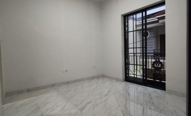 Rumah Baru American Classic Dalam Cluster Jagakarsa Jakarta selatan