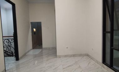 Rumah Baru American Classic Dalam Cluster Jagakarsa Jakarta selatan