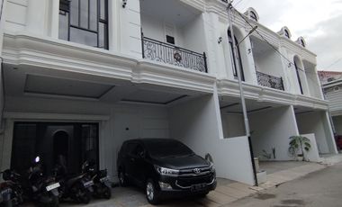 Rumah Baru American Classic Dalam Cluster Jagakarsa Jakarta selatan