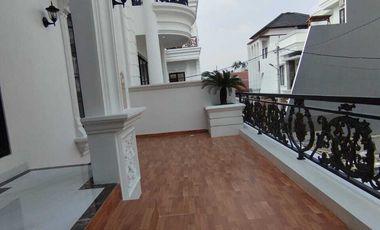 Rumah mewah Dalam TownHouse Jagakarsa Jakarta Selatan