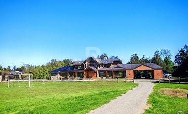 CASA CON PISCINA TEMPERADA Y ORILLA DE RÍO EN CHAMIZA