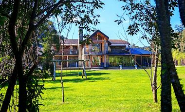 CASA CON PISCINA TEMPERADA Y ORILLA DE RÍO EN CHAMIZA