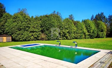 CASA CON PISCINA TEMPERADA Y ORILLA DE RÍO EN CHAMIZA