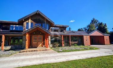 CASA CON PISCINA TEMPERADA Y ORILLA DE RÍO EN CHAMIZA