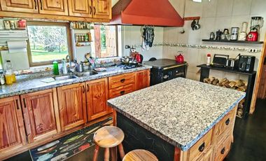 CASA CON PISCINA TEMPERADA Y ORILLA DE RÍO EN CHAMIZA