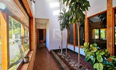 CASA CON PISCINA TEMPERADA Y ORILLA DE RÍO EN CHAMIZA