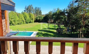 CASA CON PISCINA TEMPERADA Y ORILLA DE RÍO EN CHAMIZA