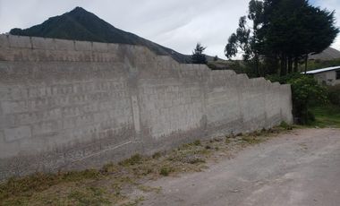 Terreno en Venta Mitad del mundo Pululaua todos los servicios
