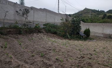Terreno en Venta Mitad del mundo Pululaua todos los servicios