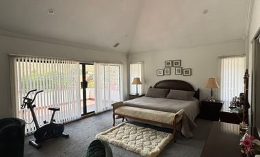 Venta amplia casa de 600 m2 con 4 dormitorios sector Mitad del Mundo