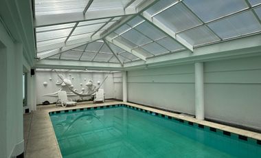 Venta amplia casa de 600 m2 con 4 dormitorios sector Mitad del Mundo