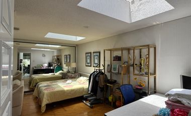 Venta amplia casa de 600 m2 con 4 dormitorios sector Mitad del Mundo