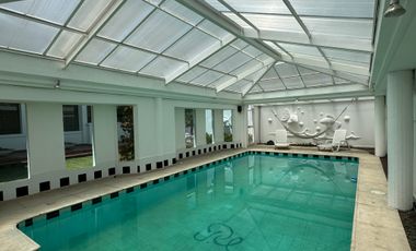 Venta amplia casa de 600 m2 con 4 dormitorios sector Mitad del Mundo