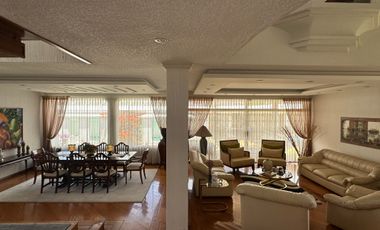 Venta amplia casa de 600 m2 con 4 dormitorios sector Mitad del Mundo