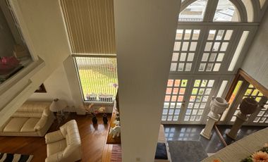 Venta amplia casa de 600 m2 con 4 dormitorios sector Mitad del Mundo