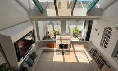 Venta amplia casa de 600 m2 con 4 dormitorios sector Mitad del Mundo