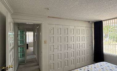 Venta amplia casa de 600 m2 con 4 dormitorios sector Mitad del Mundo