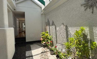 Venta amplia casa de 600 m2 con 4 dormitorios sector Mitad del Mundo