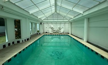 Venta amplia casa de 600 m2 con 4 dormitorios sector Mitad del Mundo