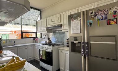 Venta amplia casa de 600 m2 con 4 dormitorios sector Mitad del Mundo