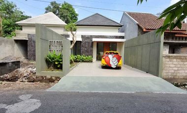 Rumah Dengan Tanah Luas Timur UII Jakal
