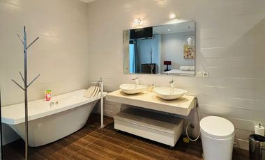 Disewakan Rumah Mewah dengan Kolam Renang – Lokasi Dekat French School