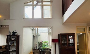 Disewakan Rumah Mewah dengan Kolam Renang – Lokasi Dekat French School