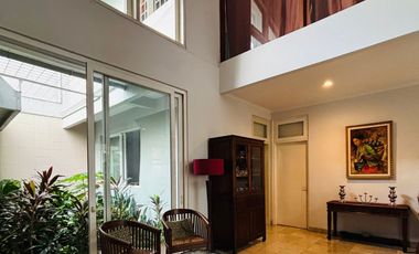 Disewakan Rumah Mewah dengan Kolam Renang – Lokasi Dekat French School