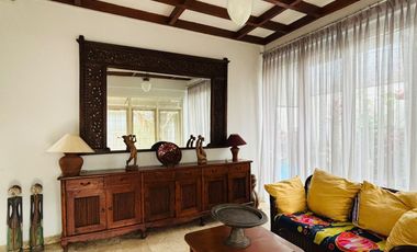 Disewakan Rumah Mewah dengan Kolam Renang – Lokasi Dekat French School