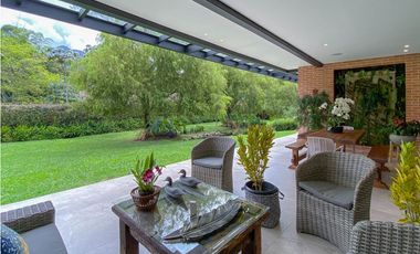 Venta casa campestre Antioquia oriente ceja parcelación luxury lujo unidad cerrada vigilancia lago quebradita páneles solares acabados lujosos