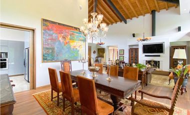 Venta casa campestre Antioquia oriente ceja parcelación luxury lujo unidad cerrada vigilancia lago quebradita páneles solares acabados lujosos