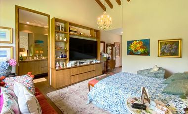 Venta casa campestre Antioquia oriente ceja parcelación luxury lujo unidad cerrada vigilancia lago quebradita páneles solares acabados lujosos