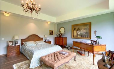 Venta casa campestre Antioquia oriente ceja parcelación luxury lujo unidad cerrada vigilancia lago quebradita páneles solares acabados lujosos