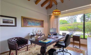 Venta casa campestre Antioquia oriente ceja parcelación luxury lujo unidad cerrada vigilancia lago quebradita páneles solares acabados lujosos