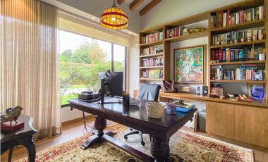 Venta casa campestre Antioquia oriente ceja parcelación luxury lujo unidad cerrada vigilancia lago quebradita páneles solares acabados lujosos