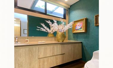 Venta casa campestre Antioquia oriente ceja parcelación luxury lujo unidad cerrada vigilancia lago quebradita páneles solares acabados lujosos