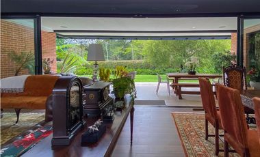 Venta casa campestre Antioquia oriente ceja parcelación luxury lujo unidad cerrada vigilancia lago quebradita páneles solares acabados lujosos