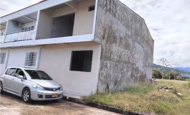 Vendo casa en condominio Altagracia  Acacias Meta