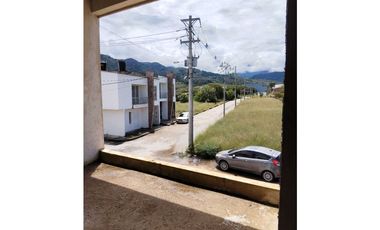 Vendo casa en condominio Altagracia  Acacias Meta