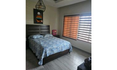 VENTA DE CASA EN BOQUETE CERCADA