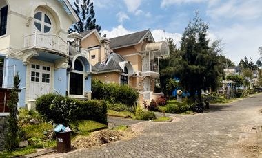 Villa American Clasic 2 Lantai Full Furnished Kota Bunga Cipanas