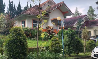 Villa Nyaman Siap Huni Lokasi Strategis di Lotus Puncak