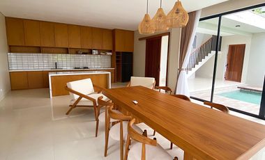 Villa Mewah Tropis Luas dan Elegan di Jantung Central Canggu Bali