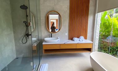 Villa Mewah Tropis Luas dan Elegan di Jantung Central Canggu Bali