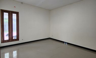 RUMAH DALAM PERUMAHAN DI JL PARANGTRITIS DEKAT RING ROAD