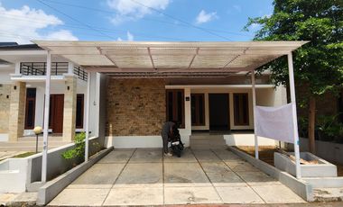 RUMAH DALAM PERUMAHAN DI JL PARANGTRITIS DEKAT RING ROAD