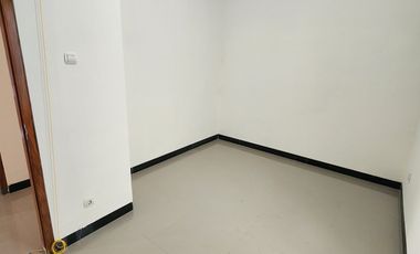 RUMAH DALAM PERUMAHAN DI JL PARANGTRITIS DEKAT RING ROAD