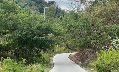 Tanah dekat pantai Selong belanak lombok. Cocok untuk villa